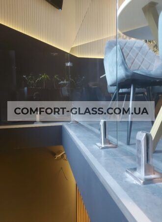 Монтаж скляної огорожі на стійках Київ